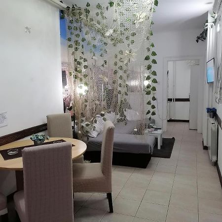 Low Cost Apartment Belgrado Esterno foto