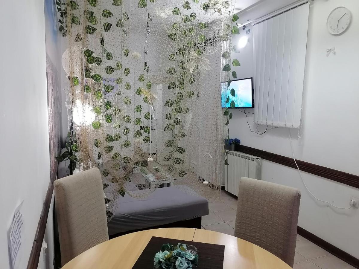 Low Cost Apartment Belgrado Esterno foto