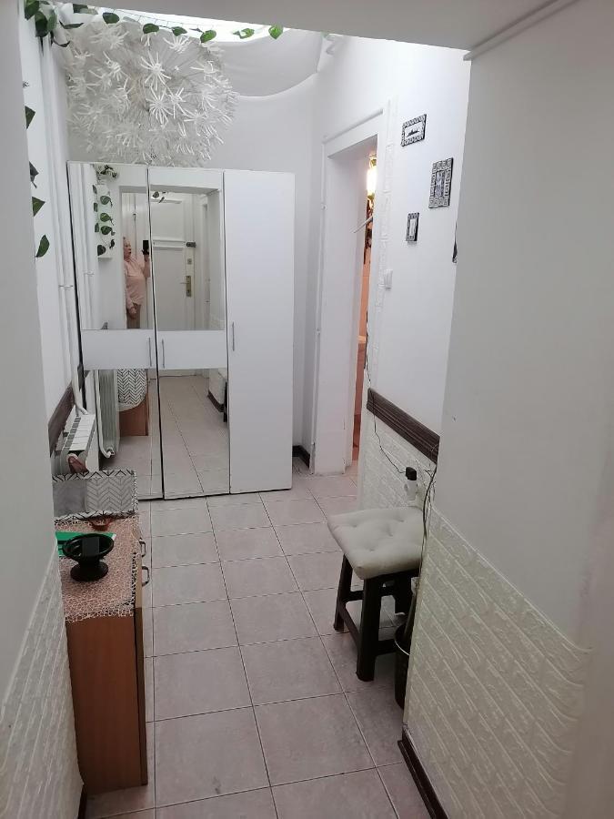Low Cost Apartment Belgrado Esterno foto