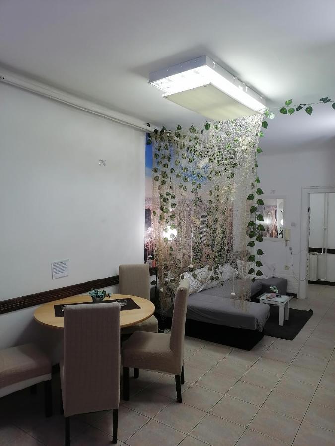 Low Cost Apartment Belgrado Esterno foto